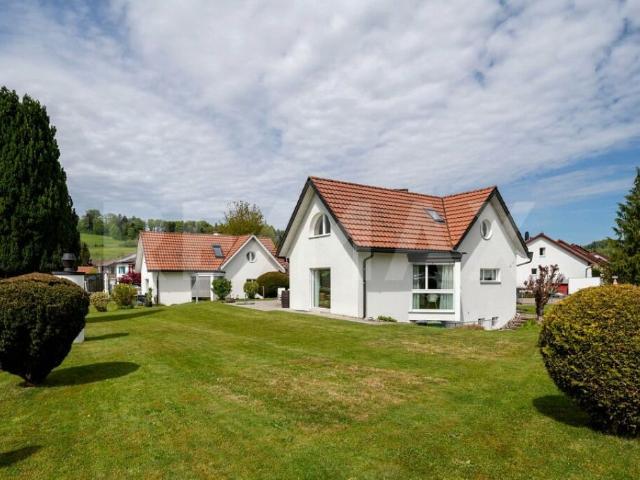 Freistehend, kinderfreundlich und mit grossem Garten