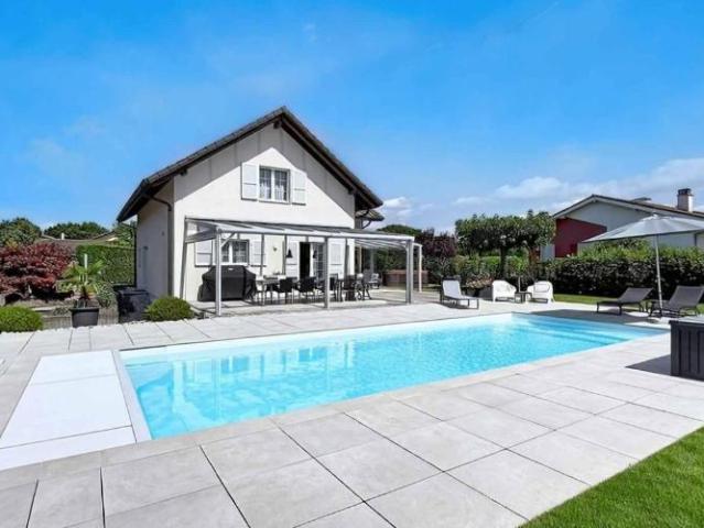 Freistehende 5.5 Zimmer Villa mit Pool