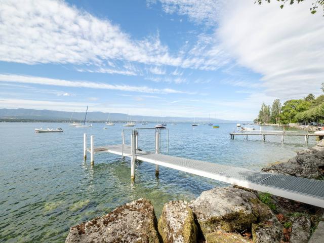 Freistehende Villa am See