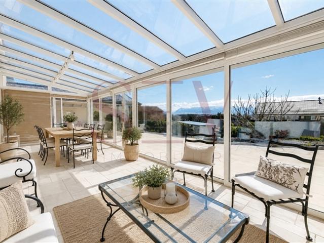 Freistehende Villa im Herzen der Weinberge mit Seeblick