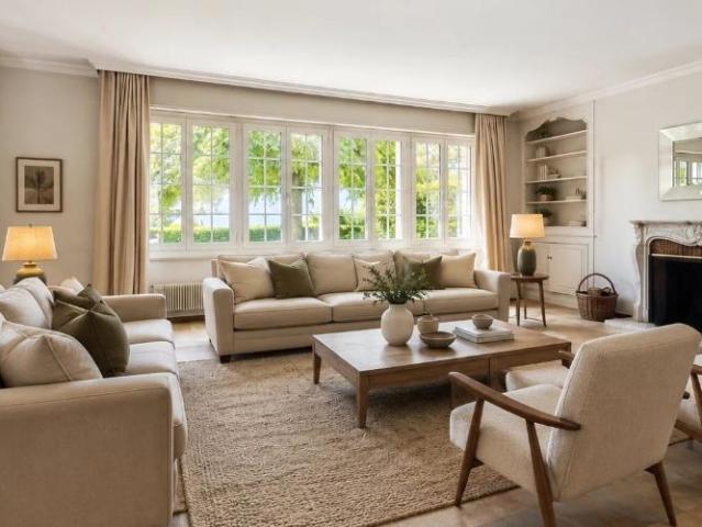 Freistehende Villa in ruhiger Lage mit Garten und Blick auf den See