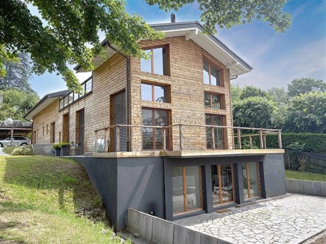 Geräumige und helle, freistehende Villa MINERGIE