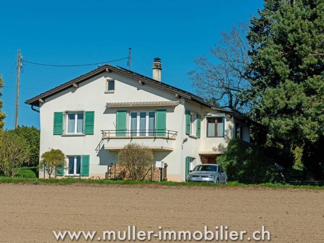 Freistehende Villa mit Garten auf dem Land in Mont sur Lausanne