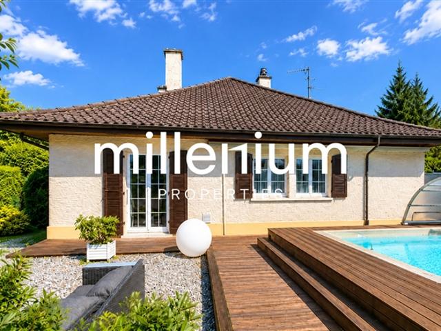 Freistehende Villa mit Pool in der Nähe der ONU
