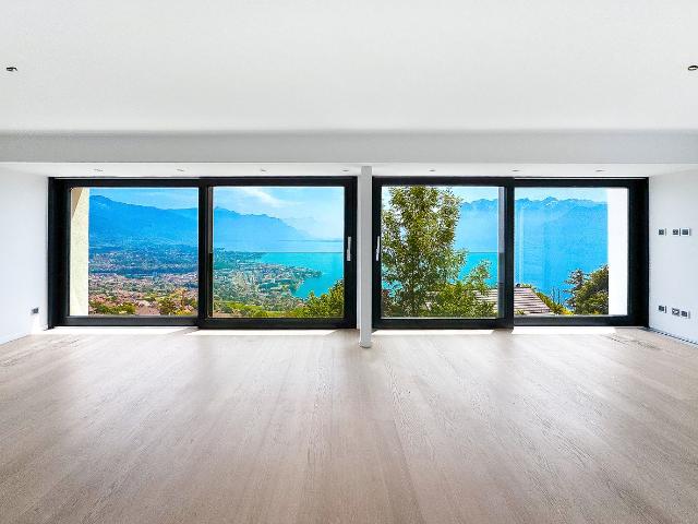 Freistehende Villa mit Pool und atemberaubendem Panoramablick