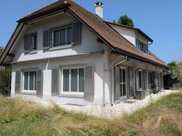 Freistehende Villa mit Swimmingpool