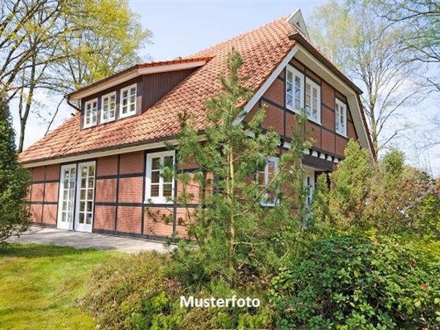 Freistehende Villa mit Schwimmbad