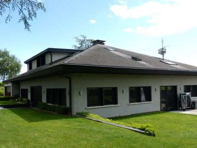 Freistehende Villa mit Schwimmbad
