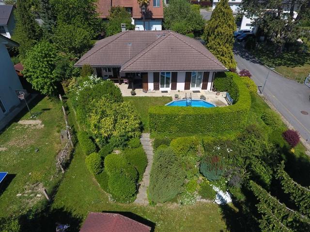 RESERVE – Freistehende Villa mit wunderschönem Garten
