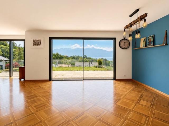 Freistehende Villa mit 6,5 Zimmern und Panoramablick auf den Genfersee und die Alpen