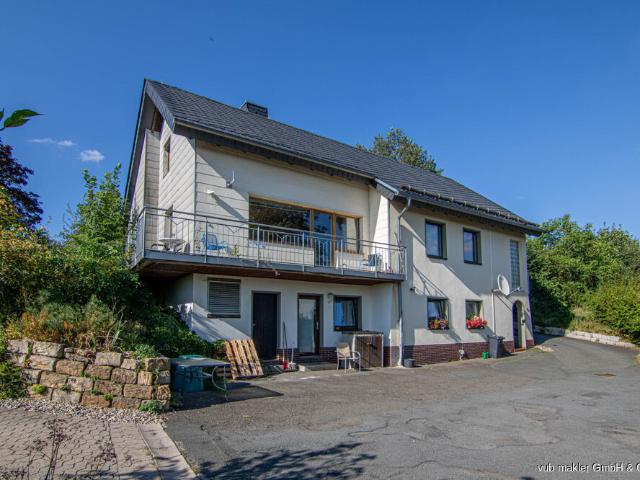Freistehendes Wohnhaus in Presseck mit großem Grundstück und Büro /Praxisräumen