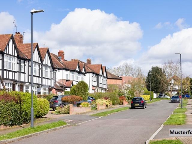 Freistehendes Dreifamilienhaus nebst Doppelgarage