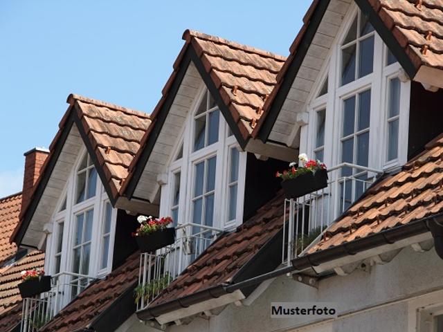 Freistehendes Dreifamilienhaus + provisionsfrei