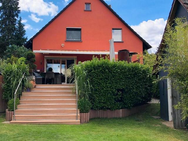 Freistehendes EFH in Neu IsenburgBuchenbusch mit großem Garten