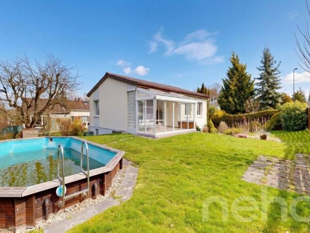 Freistehendes EFH mit grossem Garten, Aussenpool und Wintergarten