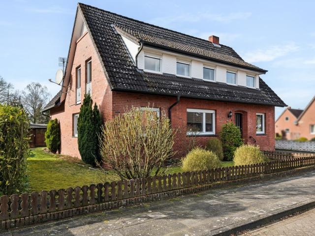 Freistehendes Ein Zweifamilienhaus mit viel Potential, in direkter Nähe zum Naturschutzgebiet