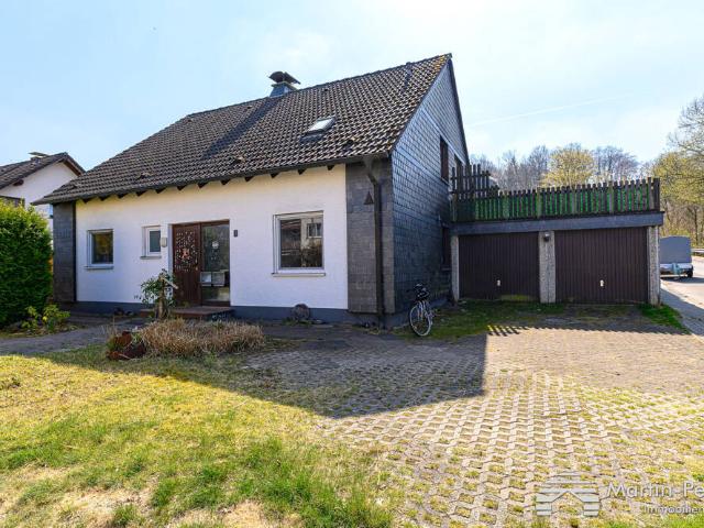Freistehendes Ein /Zweifamilienhaus Garten Terrasse Balkon Garagen