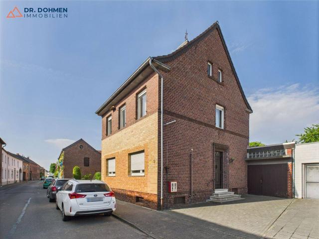 Vielseitig nutzbares Ein bis Zweifamilienhaus mit Garten und Garage in Heinsberg Waldenrath