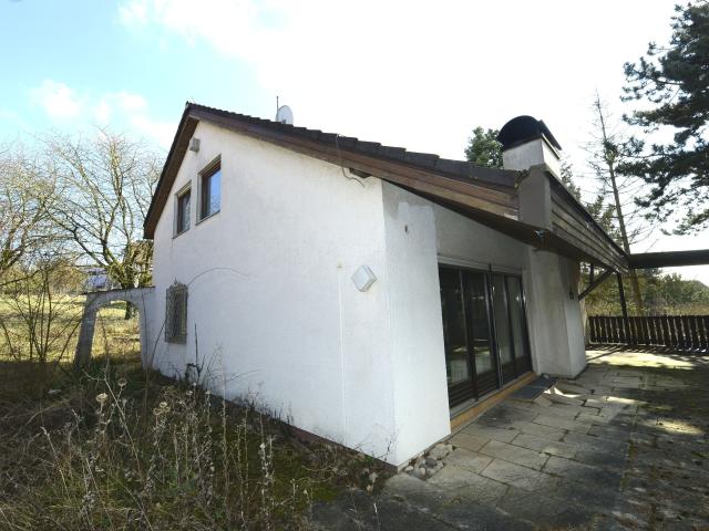 Freistehendes Einfamilienhaus auf großem Grundstück mit Doppelgarage in Mainbernheim