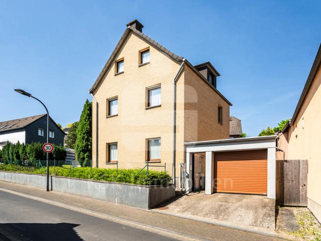 Freistehendes Einfamilienhaus auf interessantem Grundstück in 50354 Hürth Fischenich!