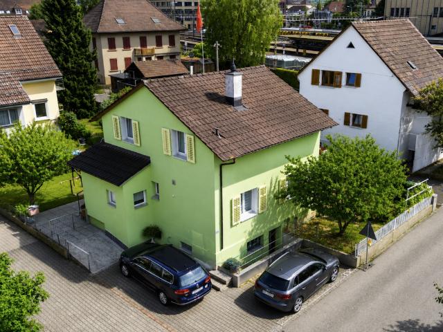 Freistehendes Einfamilienhaus direkt am Bahnhof Lenzburg