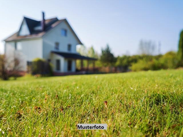 Freistehendes Einfamilienhaus, Garten und Carport