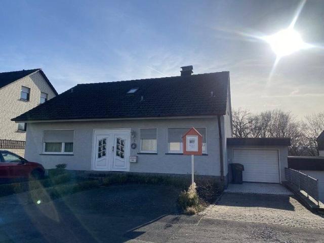 Freistehendes Einfamilienhaus in Bestlage von Niedereimer mit Einliegerwohnung