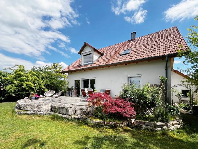 Freistehendes Einfamilienhaus in Bestlage Hallbergmoos, Familienparadies mit unverbautem Weitblick