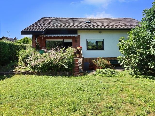 Freistehendes Einfamilienhaus in Oberhausen Rheinhausen, OT Rheinhausen!