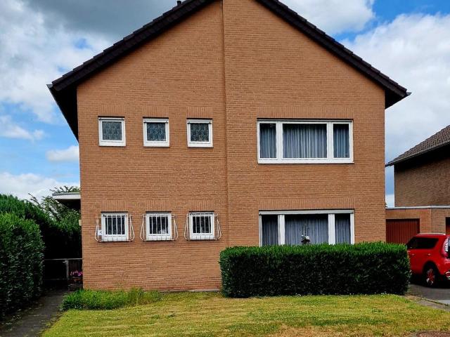 Freistehendes Einfamilienhaus mit 721 qm² Grundstück Quadrath