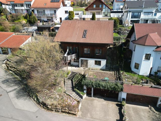 Freistehendes Einfamilienhaus mit 8,5 Zimmer in Lauterstein Nenningen