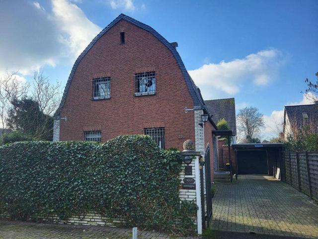 freistehendes Einfamilienhaus mit Altbaucharme und viel Potenzial!