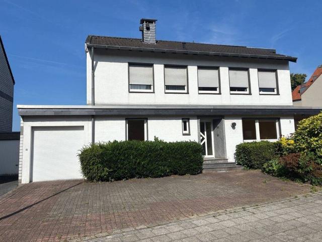 Freistehendes Einfamilienhaus mit Büroeinheit in Teileigentum