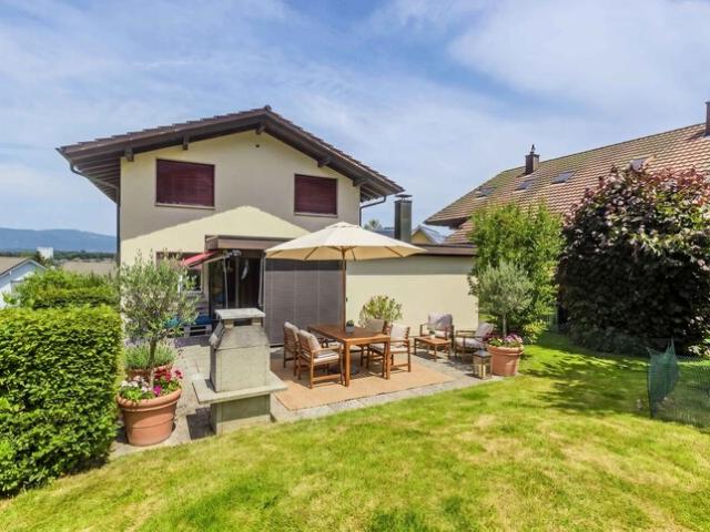 FREISTEHENDES EINFAMILIENHAUS MIT GROSSEM GARTEN UND WEITBLICK