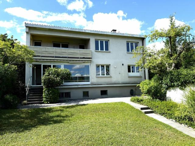 Freistehendes Einfamilienhaus mit Garage