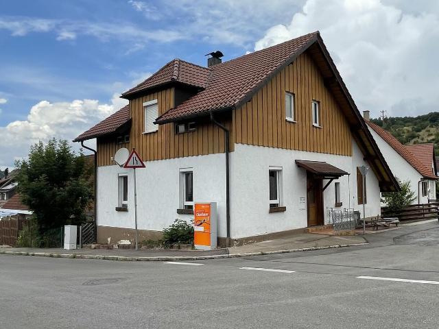 Freistehendes Einfamilienhaus mit Garten und Garage!