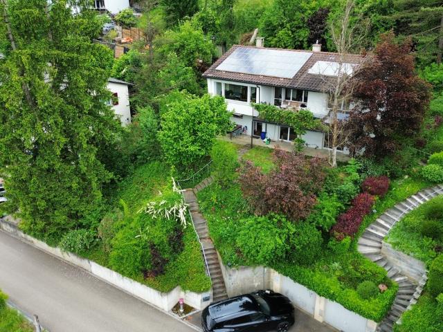 Freistehendes Einfamilienhaus mit Garten und Garage