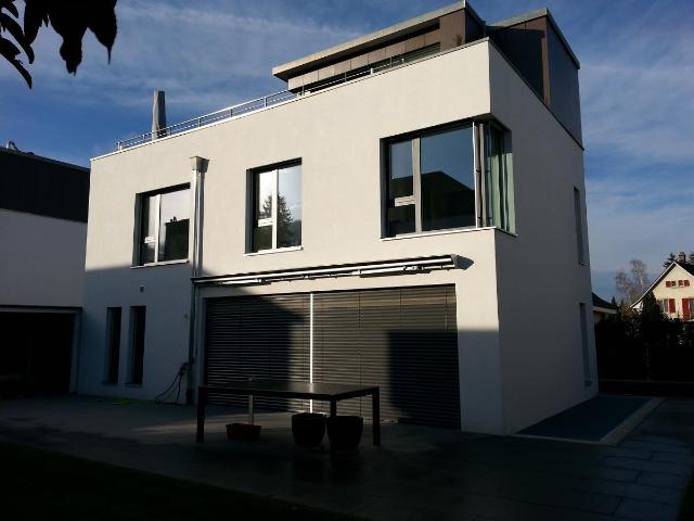 Freistehendes Einfamilienhaus mit Gartenhaus