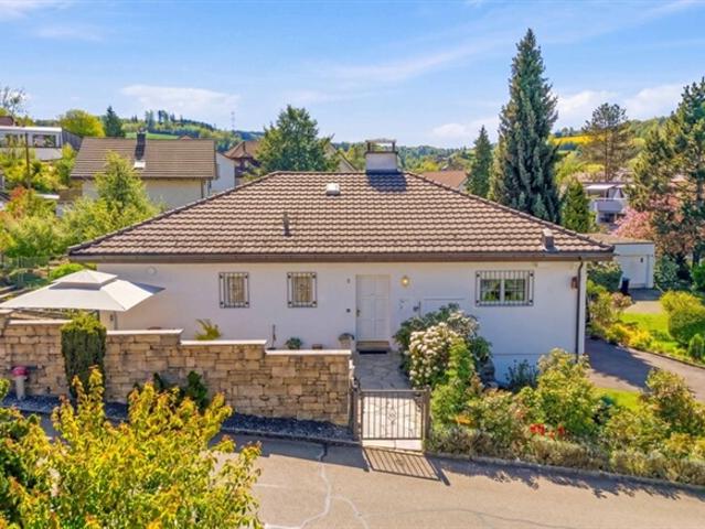 FREISTEHENDES EINFAMILIENHAUS MIT GARTENOASE