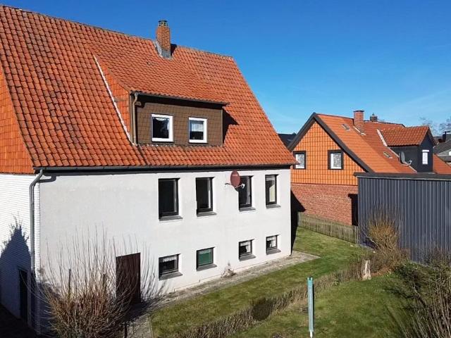 Freistehendes Einfamilienhaus mit großem Baugrundstück in Heißum