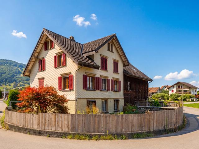 FREISTEHENDES EINFAMILIENHAUS MIT GROSSEM GARTEN IN RÜTHI