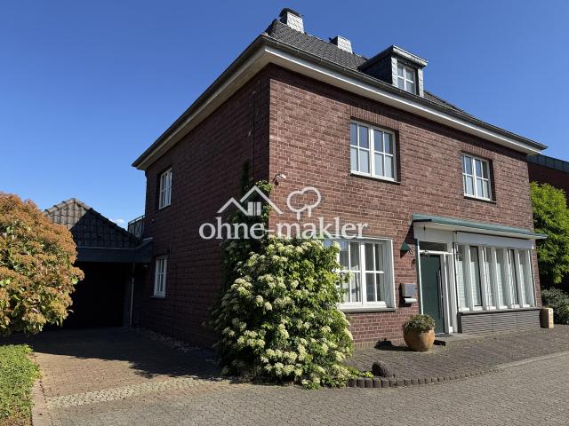 freistehendes Einfamilienhaus mit großem Grundstück