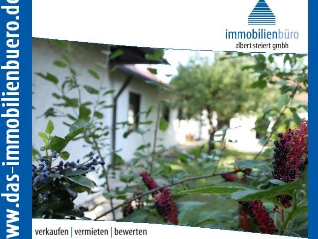 Freistehendes Einfamilienhaus mit großem Grundstück
