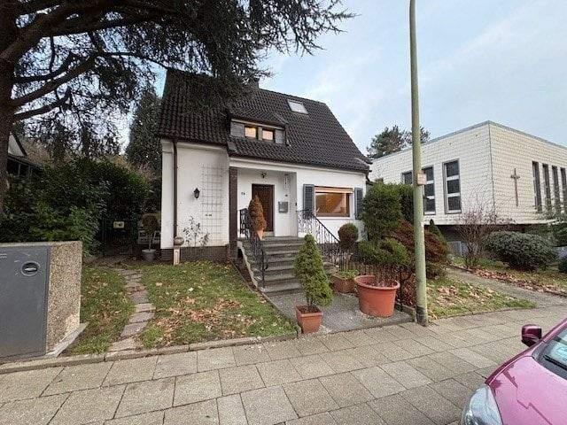 Freistehendes Einfamilienhaus mit Entwicklungspotenzial in beliebter Lage von Essen