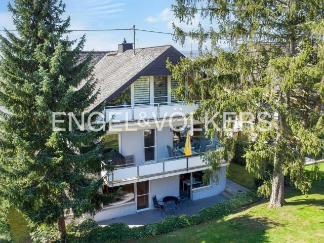 Freistehendes Einfamilienhaus mit Einliegerwohnung und Home Office