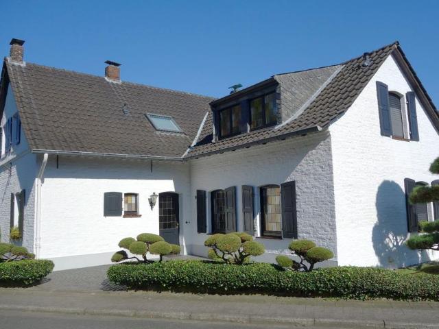 Freistehendes Einfamilienhaus mit Einliegerwohnung in guter Lage