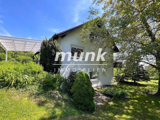 Freistehendes Einfamilienhaus mit Einliegerwohnung in schönster Südhanglage von Elchingen!
