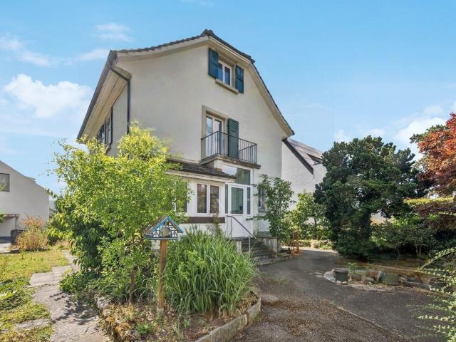 Freistehendes Einfamilienhaus mit idyllischem Garten
