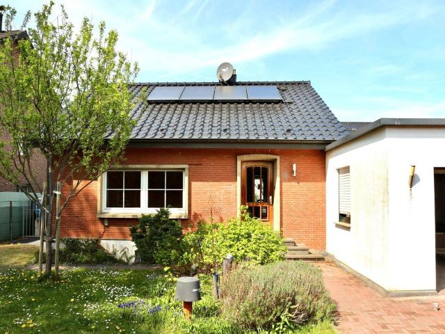 Freistehendes Einfamilienhaus mit idyllischem Garten