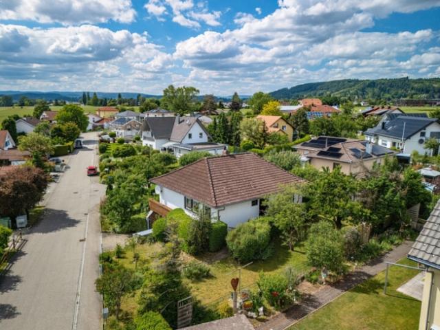FREISTEHENDES EINFAMILIENHAUS MIT MEHR ALS 900 M²